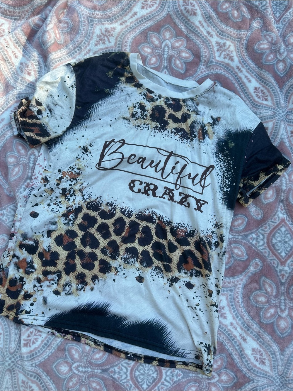Beautiful Crazy Leopard Print Graphic Tee size xl
